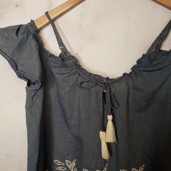 ABERCROMBIE & FITCH ruffle embroidered cold shoulder blouse S - Picture 3 of 9